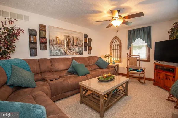 $375,000 | 6 Cypress Avenue, Wilmington, DE 19804