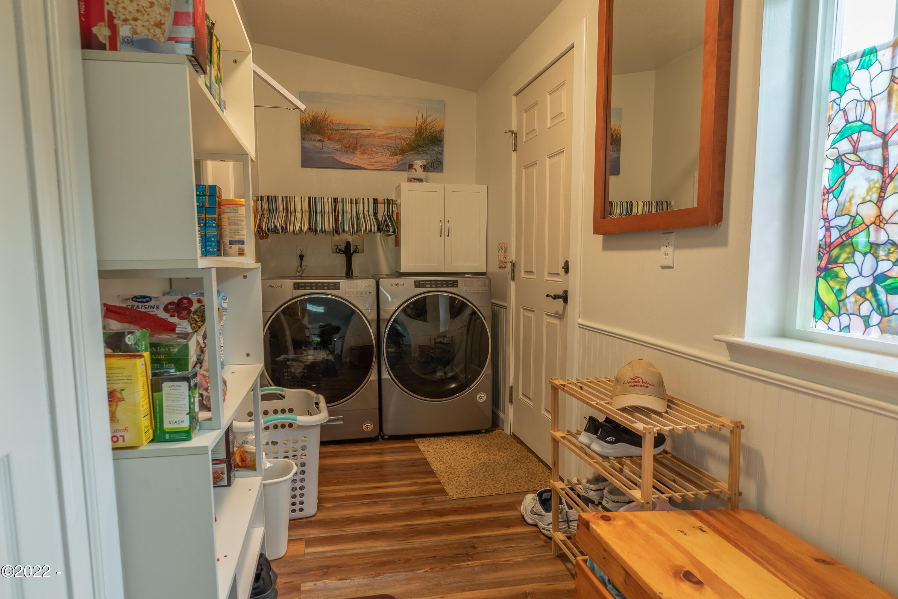 131 Sams Creek Road Logsden, OR 97357 - Photo 8 of 22 Utility/mud room
