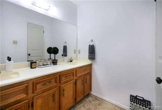 $292,000 | 1301 East Pecan Avenue, Pharr, TX 78577