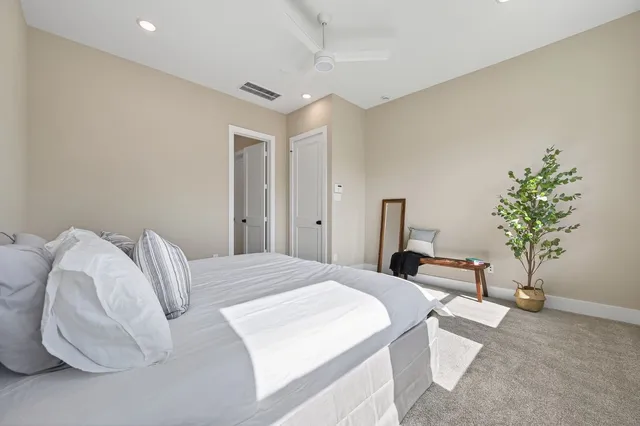 a view of entryway with livingroom