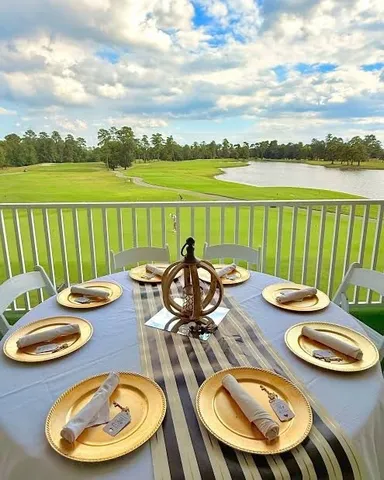 a view of a tennis court