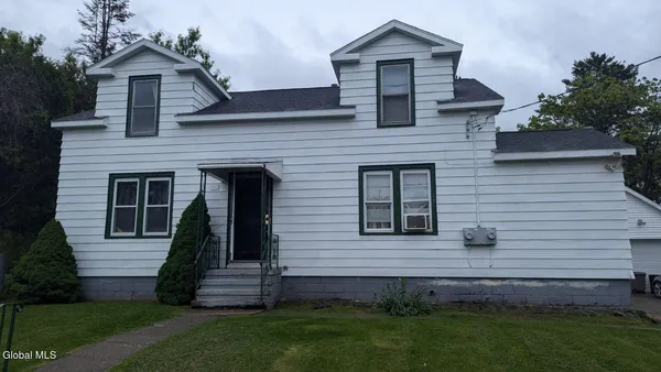 $1,595 | 63 Wellington Avenue, Unit 2, Albany, NY 12203