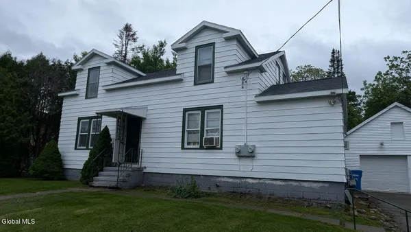 $1,595 | 63 Wellington Avenue, Unit 2, Albany, NY 12203
