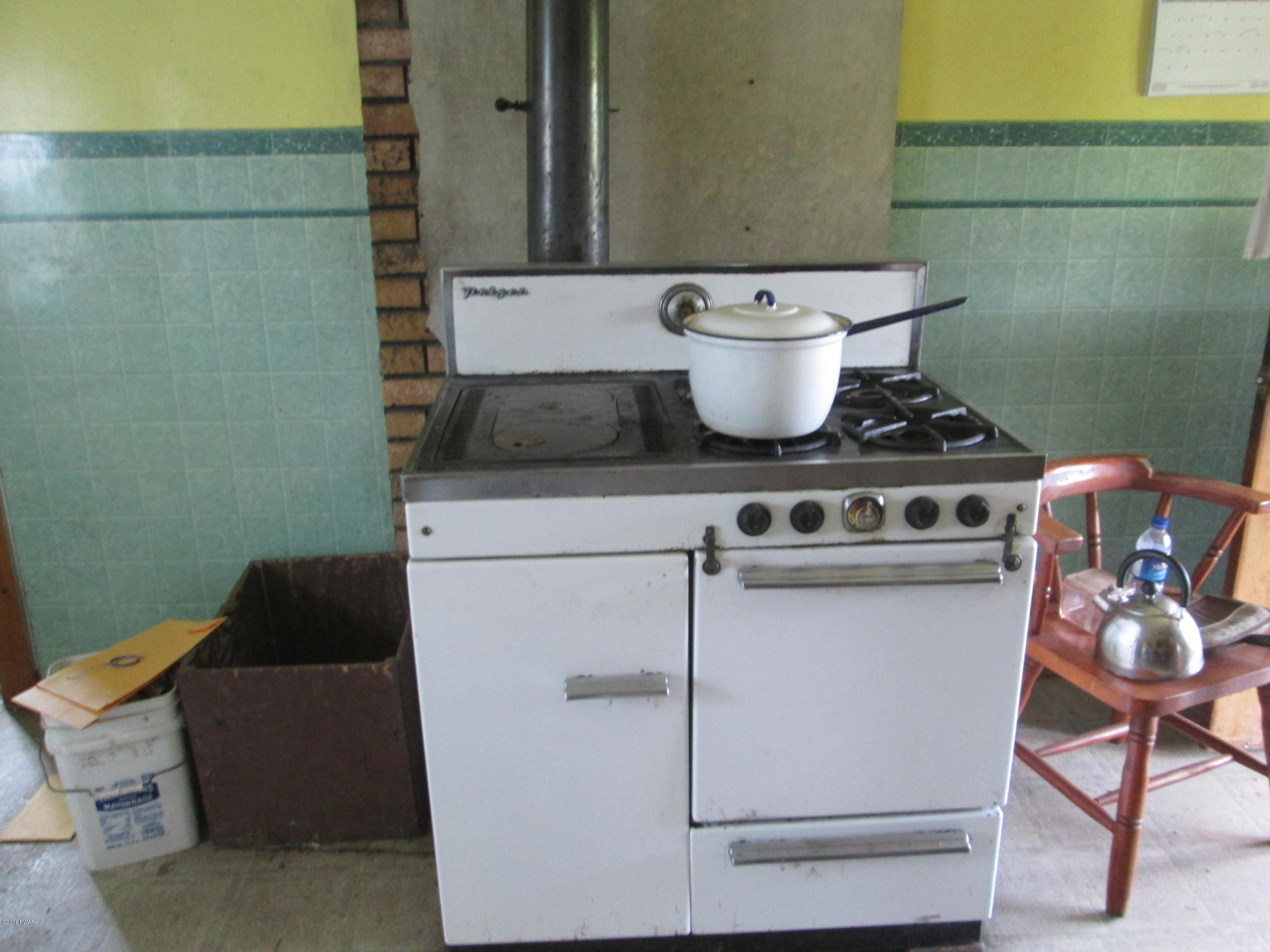 107 Plank Road Beach Lake, PA 18405 - Photo 5 of 17 KITCHEN STOVE