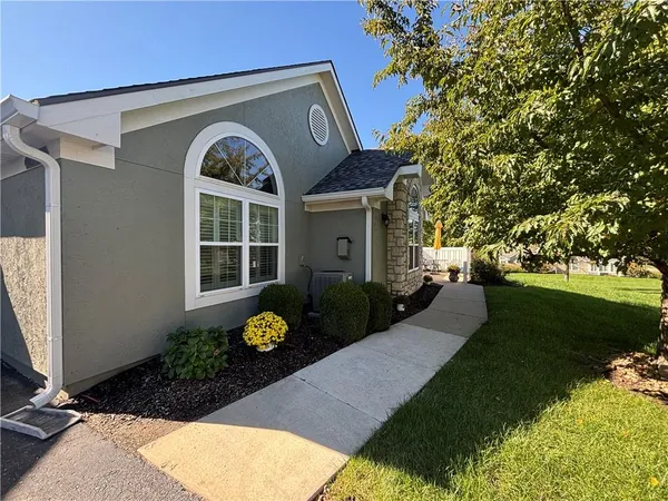 $402,000 | 7110 Hedge Ln Terrace, Shawnee, KS 66227