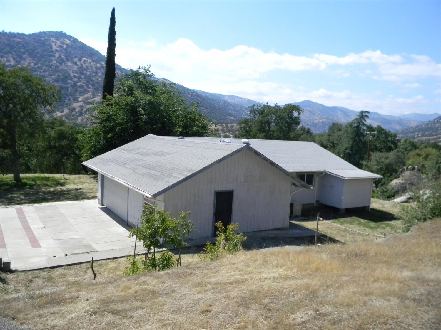 42240 Mynatt Drive Three Rivers, CA 93271 - Photo 5 of 20 Gallery Image 5