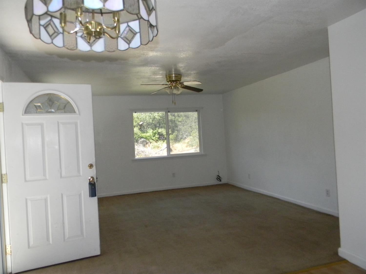 42240 Mynatt Drive Three Rivers, CA 93271 - Photo 9 of 20 Gallery Image 9