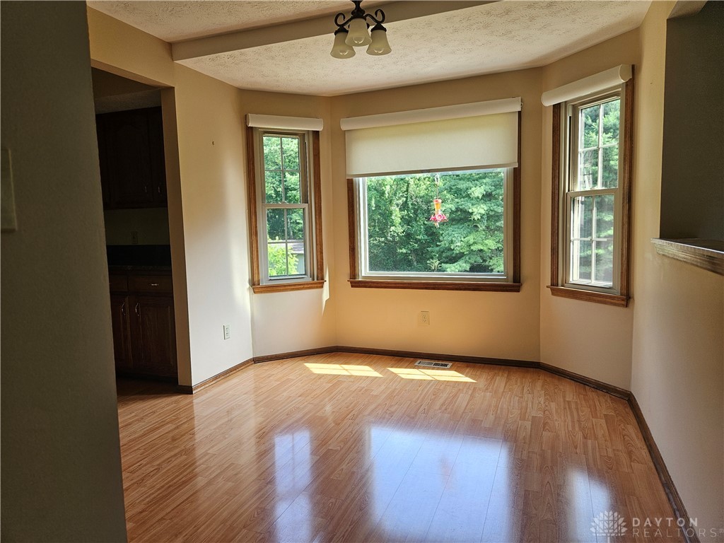 823 Spring Falls Avenue Springfield, OH 45502 - Photo 8 of 26 Eat in Kitchen area