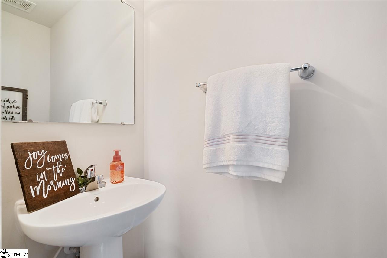 4 Tattershall Road Greenville, SC 29605 - Photo 8 of 27 Gallery Image 8