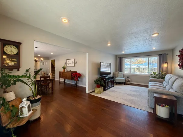 $449,000 | 301 Dale Street Southwest, Hutchinson, MN 55350