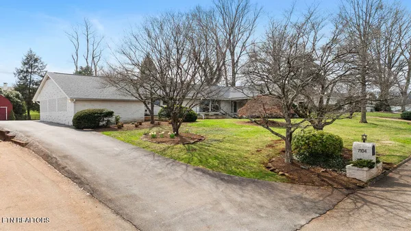 $899,000 | 7104 Cresthill Drive, Knoxville, TN 37919