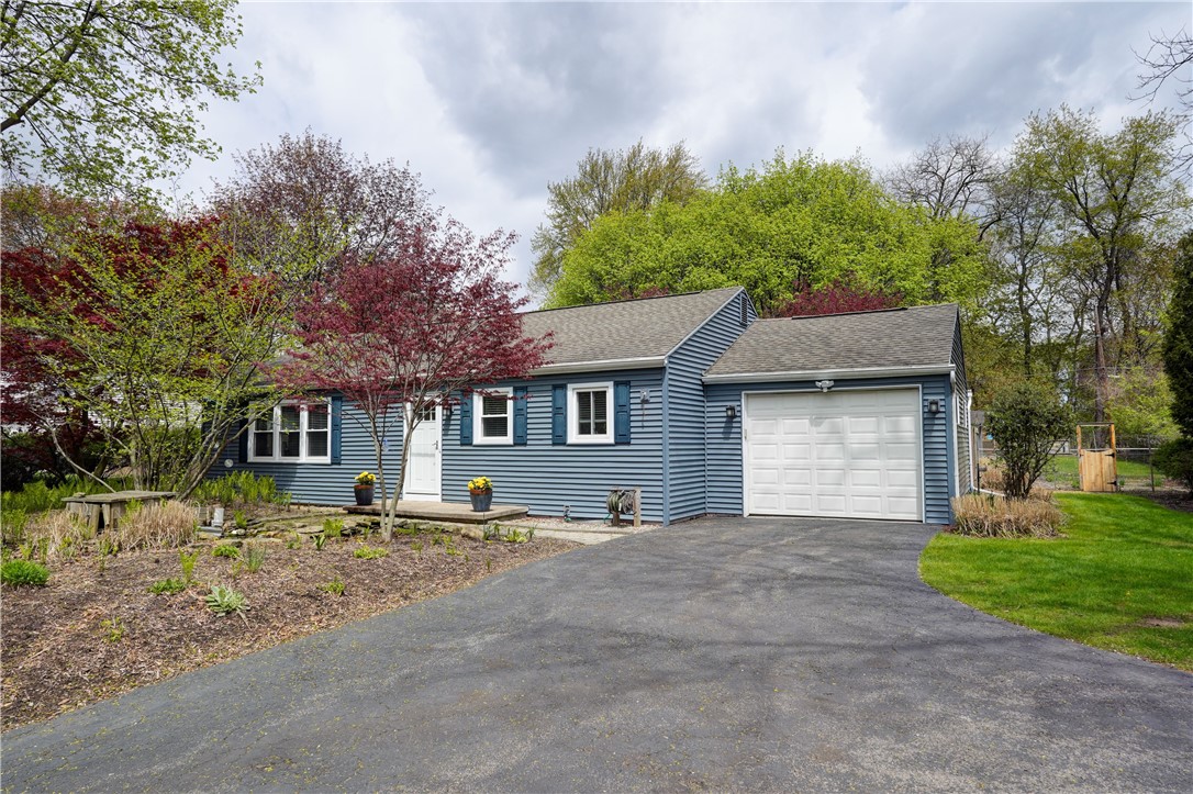 Pittsford ranch on spectacular lot
