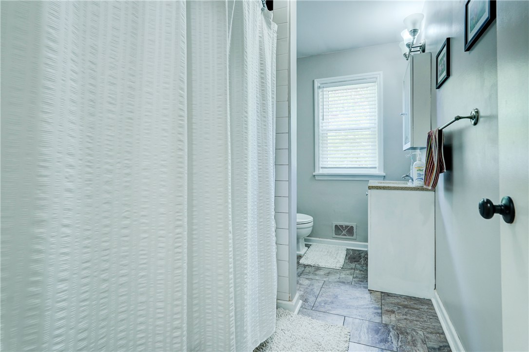 5662 Palmyra Road Pittsford, NY 14534 - Photo 16 of 44 Full updated bathroom
