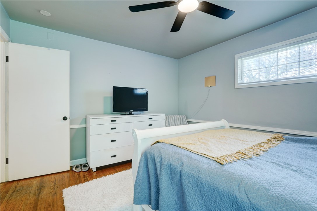5662 Palmyra Road Pittsford, NY 14534 - Photo 20 of 44 Ceiling light fan combo for convenience
