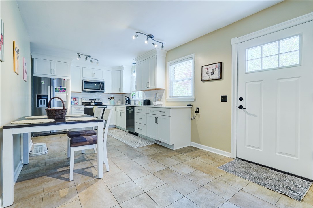 5662 Palmyra Road Pittsford, NY 14534 - Photo 5 of 44 Brand new kitchen!