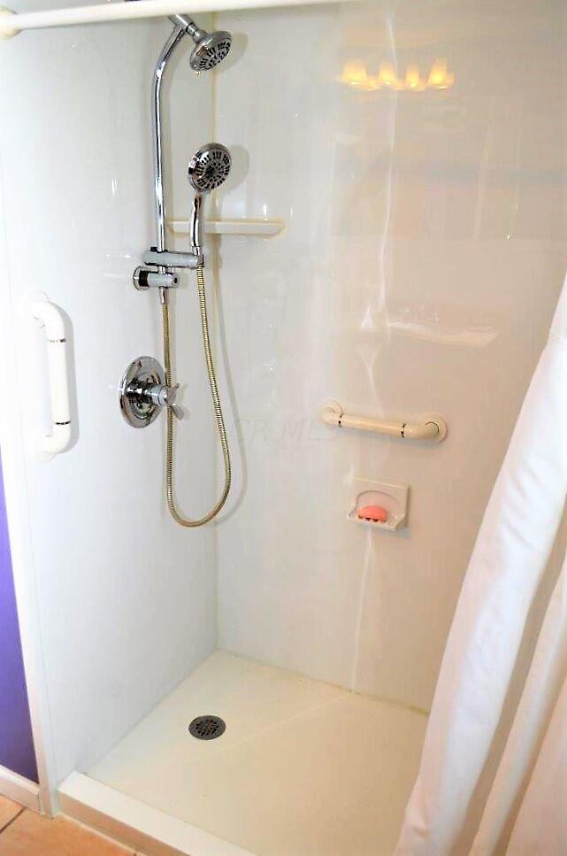 1192 Kenwick Road Columbus, OH 43209 - Photo 20 of 33 Full Bathroom