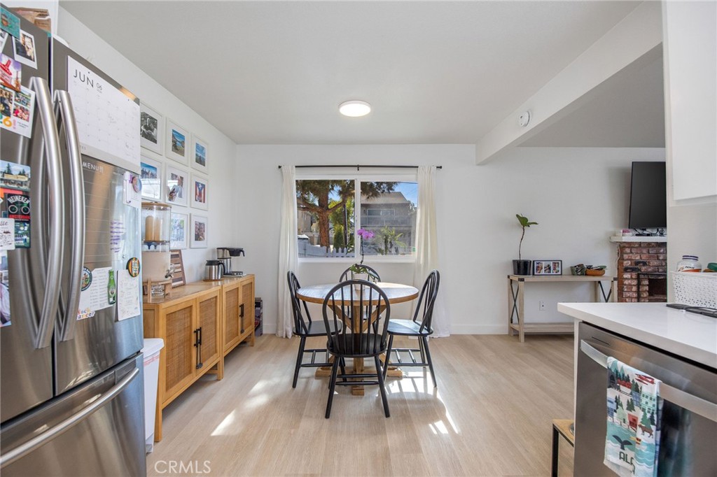 204 Springfield Avenue Huntington Beach, CA 92648 - Photo 10 of 40 Unit A - Dining Area