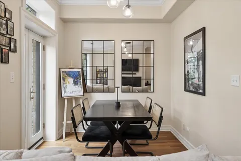 $545,000 | 832 West Roscoe Street, Unit 2, Chicago, IL 60657