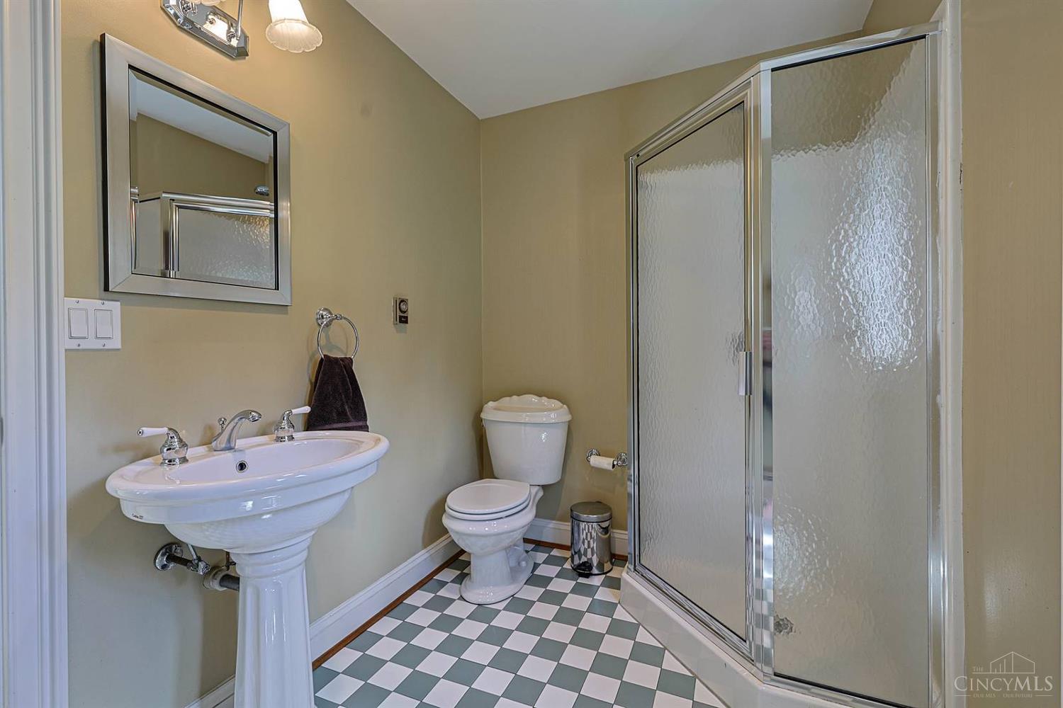 8205 Kroger Farm Road Cincinnati, OH 45243 - Photo 71 of 76 First Floor Full Bathroom