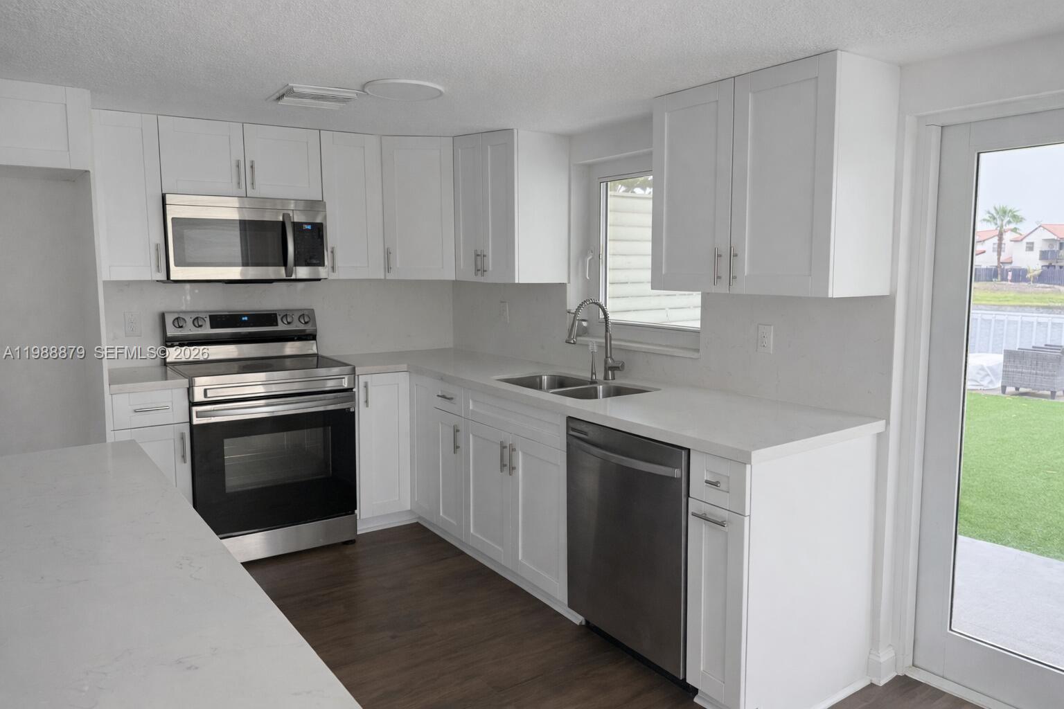 4767 Southwest 154th Avenue Miami, FL 33185 - Photo 4 of 24