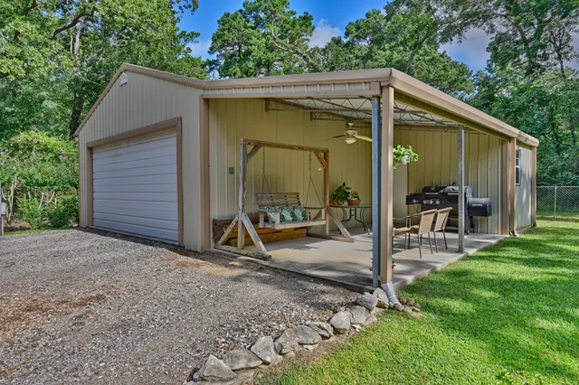 a view of back yard of the house