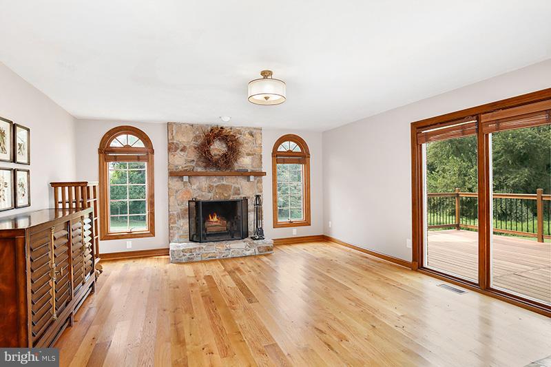 20177 Colchester Road Purcellville, VA 20132 - Photo 6 of 30 Family Room