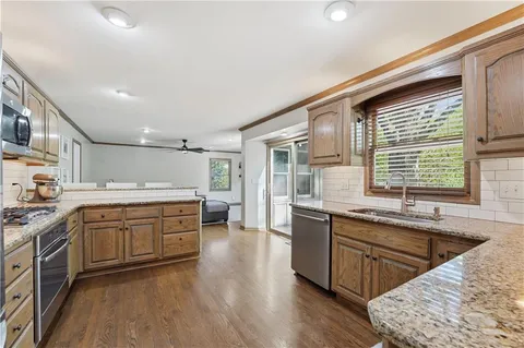 $699,950 | 5475 West 85th Terrace, Prairie Village, KS 66207