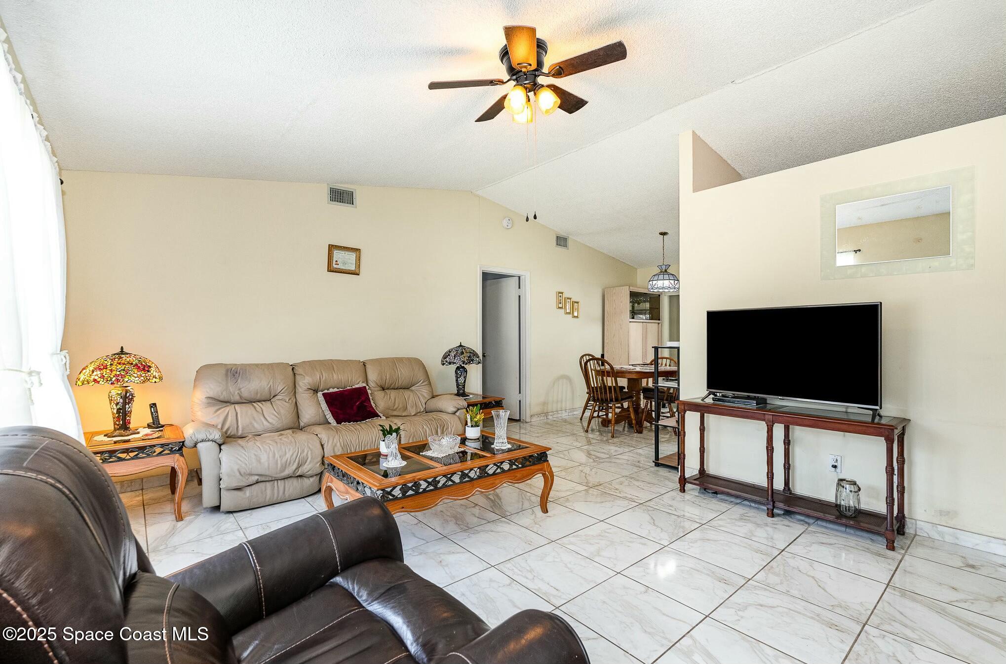 560 Wicker Road Southwest Palm Bay, FL 32908 - Photo 6 of 28 tempImageYDuwBD