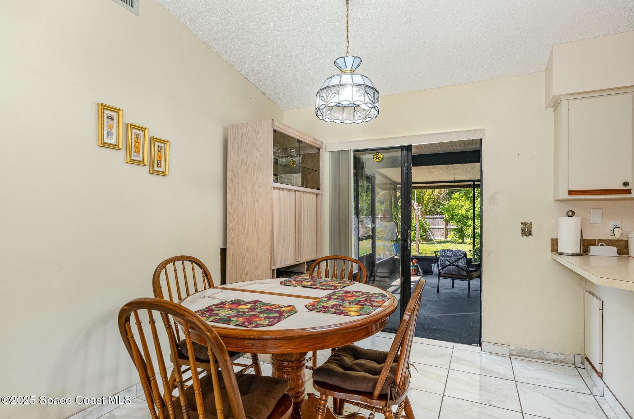 560 Wicker Road Southwest Palm Bay, FL 32908 - Photo 8 of 28 tempImageH2ec0y