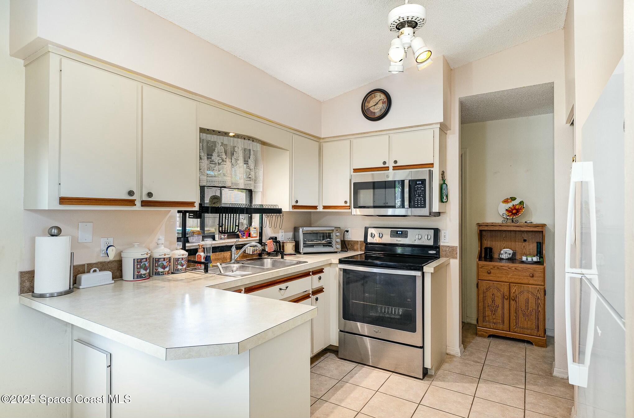 560 Wicker Road Southwest Palm Bay, FL 32908 - Photo 10 of 28 tempImagebj9TsX