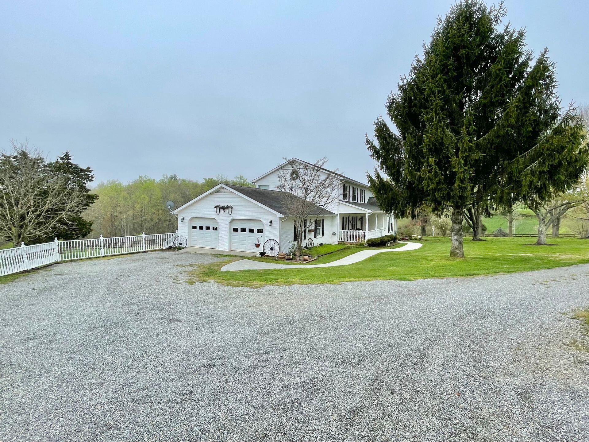 5064 Doe Run Road Rocky Mount, VA 24151 - Photo 8 of 143 2-Story Home