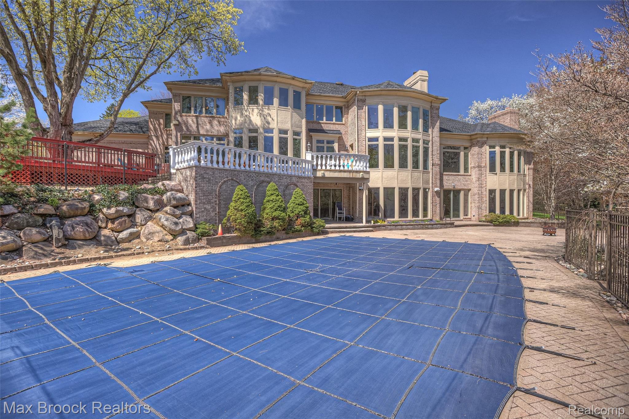 1250 Vaughan Road Bloomfield Hills, MI 48304 - Photo 38 of 43 Pool Area.jpg