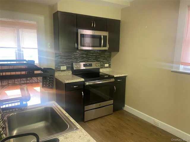 $2,350 | 378 Elwood Avenue, Unit 2, Hawthorne, NY 10532
