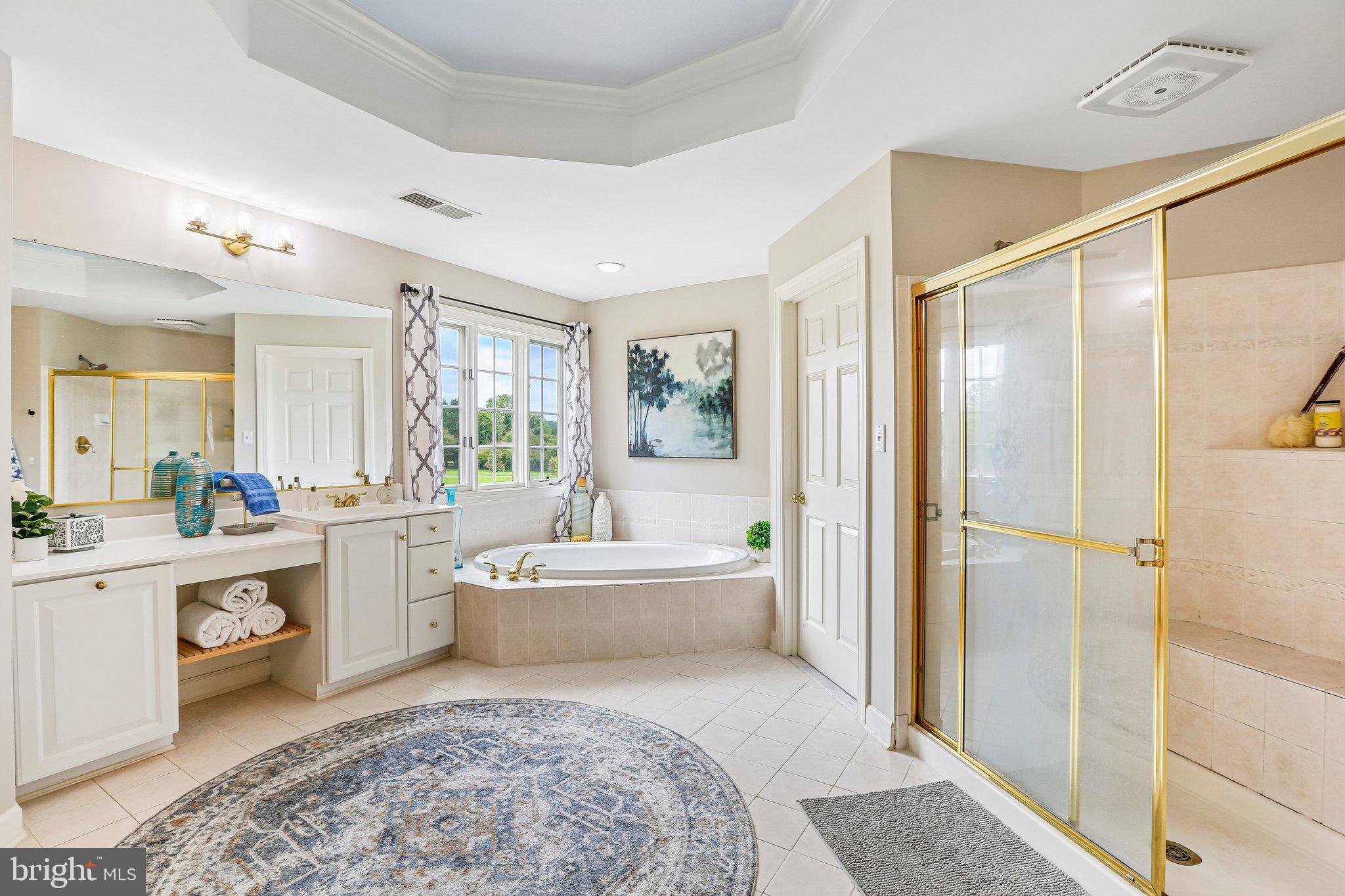 9308 Harrisons Farm Way Gaithersburg, MD 20882 - Photo 38 of 92 Jetted soaking tub and seperate shower.