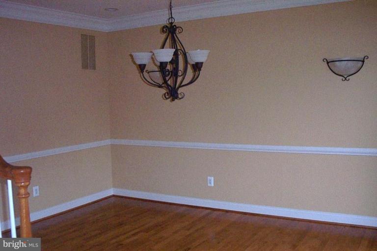 20056 Inverness Square Ashburn, VA 20147 - Photo 4 of 14 Dining Room