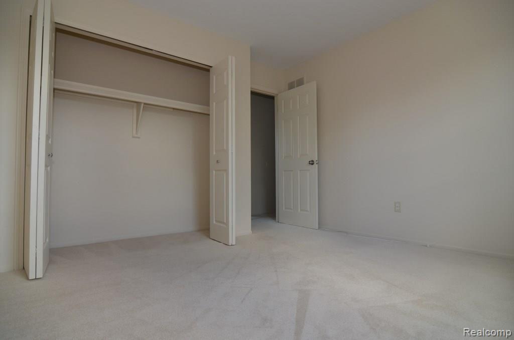 1668 Ridgecrest Rochester Hills, MI 48306 - Photo 25 of 31
