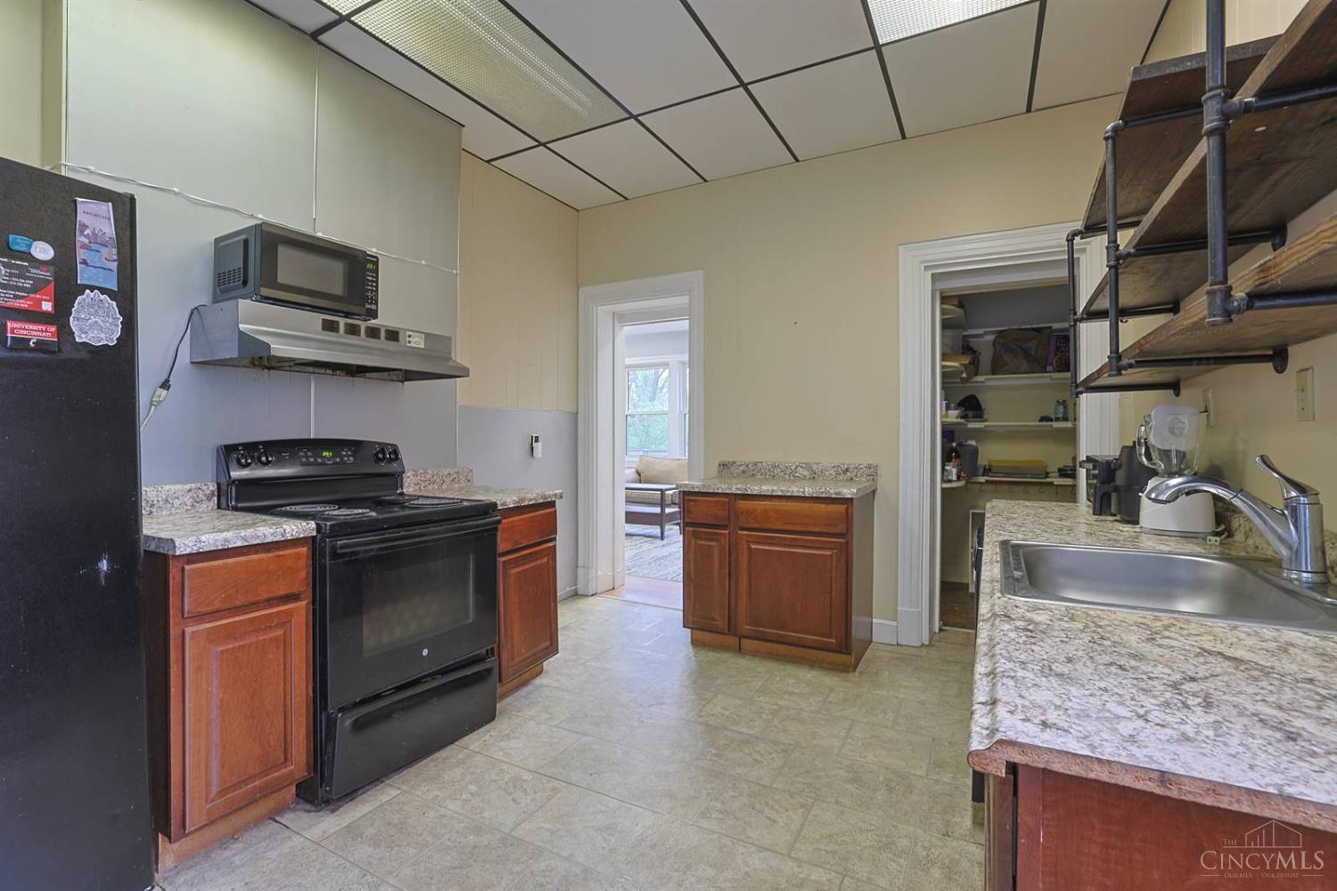 452 Riddle Road Cincinnati, OH 45220 - Photo 14 of 32