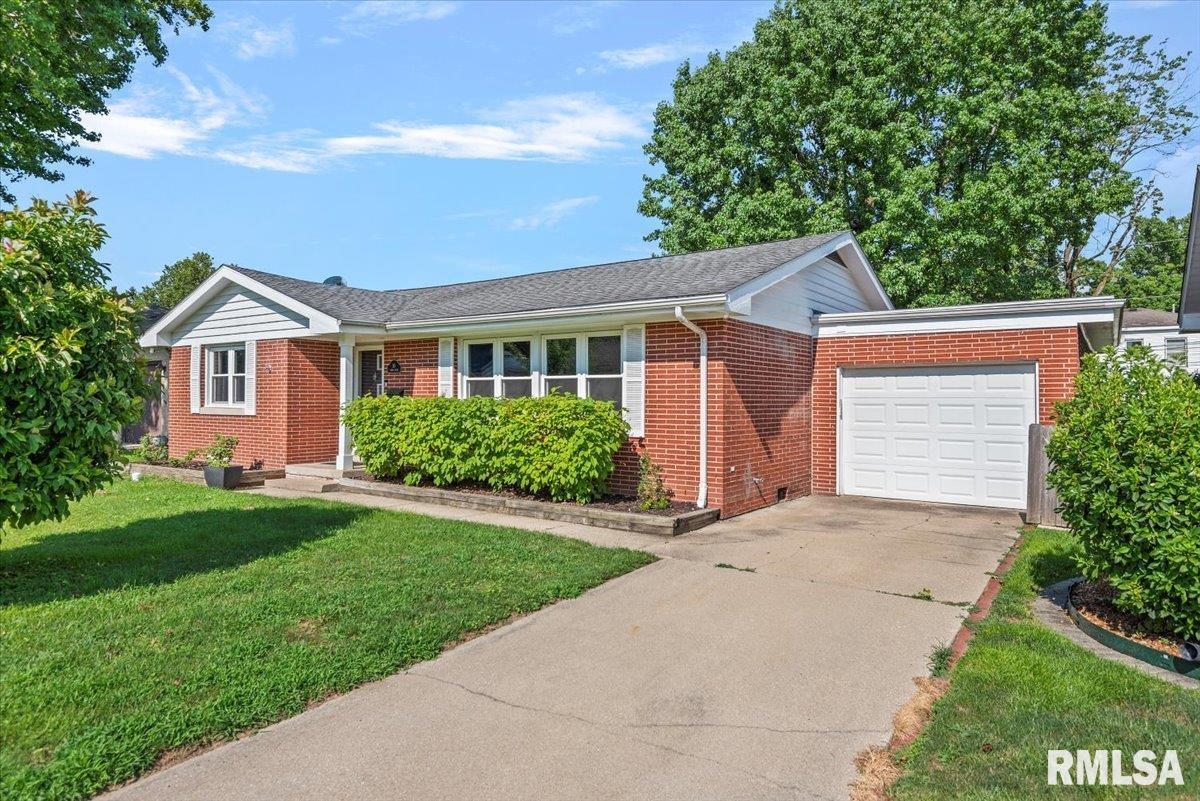 10 Verna Drive Springfield, IL 62702 - Photo 1 of 29
