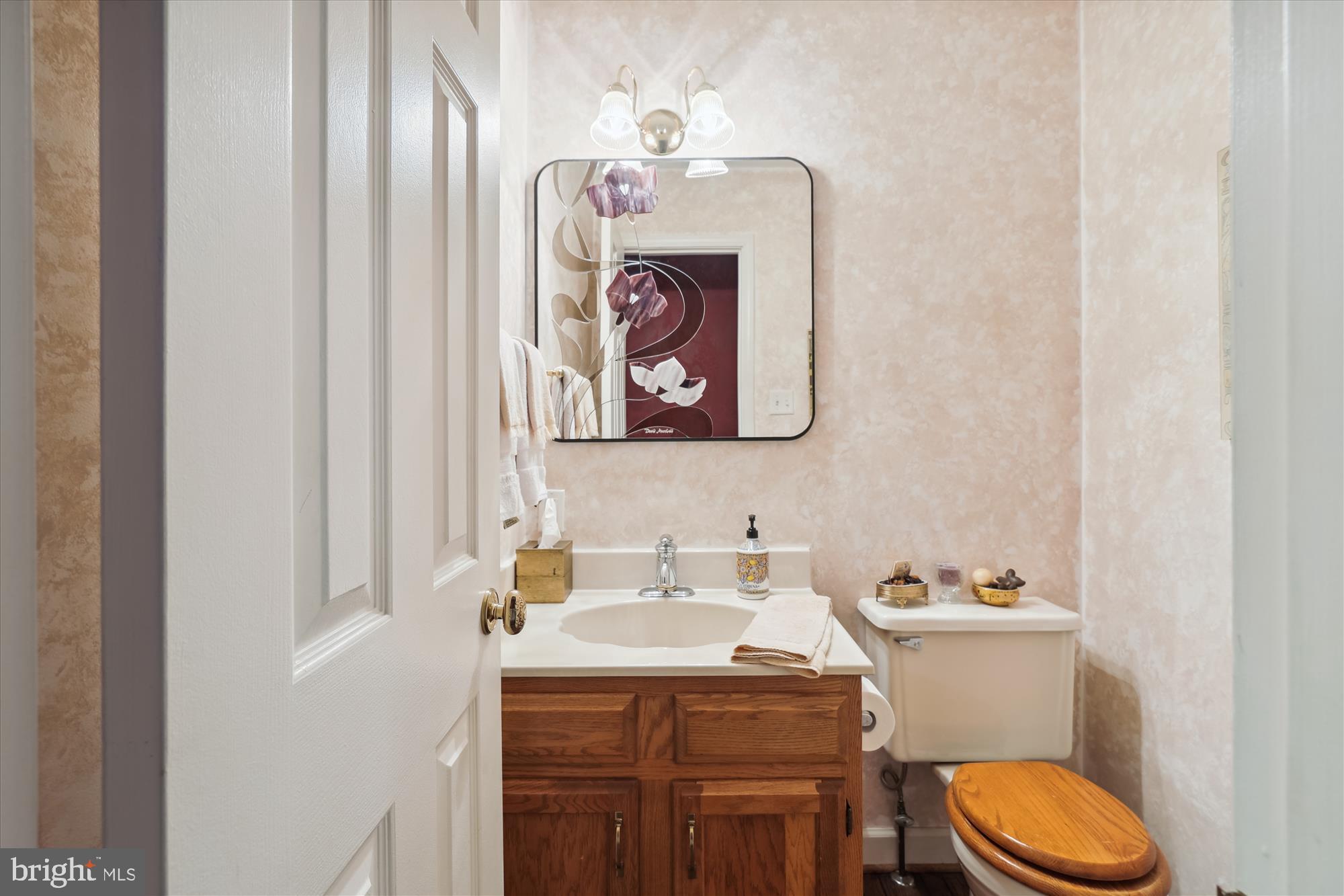 406 Talahi Road Southeast Vienna, VA 22180 - Photo 23 of 65 Powder Room