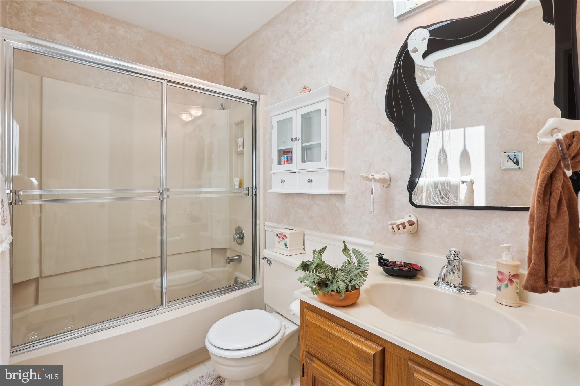 406 Talahi Road Southeast Vienna, VA 22180 - Photo 36 of 65 Bathroom 2