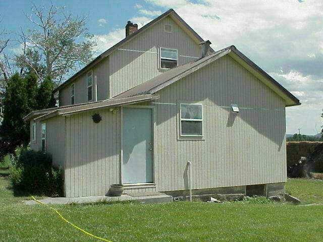 2910 Midvale Road Mabton, WA 98935 - Photo 4 of 5 a front view of a house with a garden