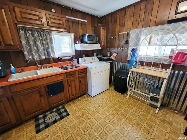 $45,000 | 595 West Street, Louisville, IL 62858