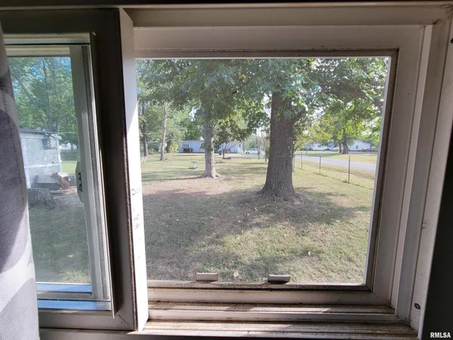 $45,000 | 595 West Street, Louisville, IL 62858