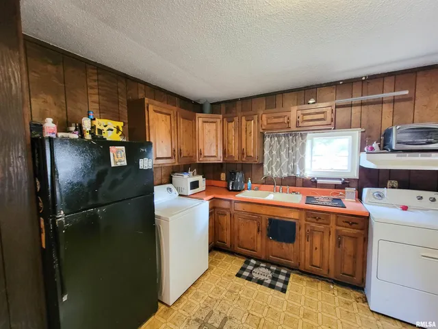 $45,000 | 595 West Street, Louisville, IL 62858