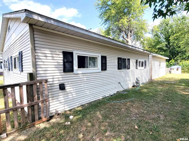 $45,000 | 595 West Street, Louisville, IL 62858