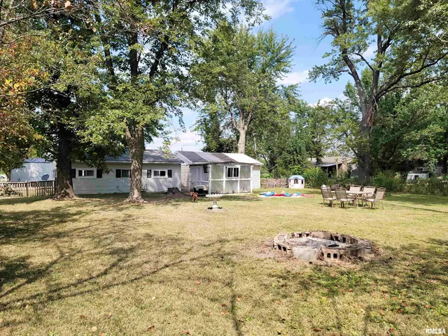 $45,000 | 595 West Street, Louisville, IL 62858