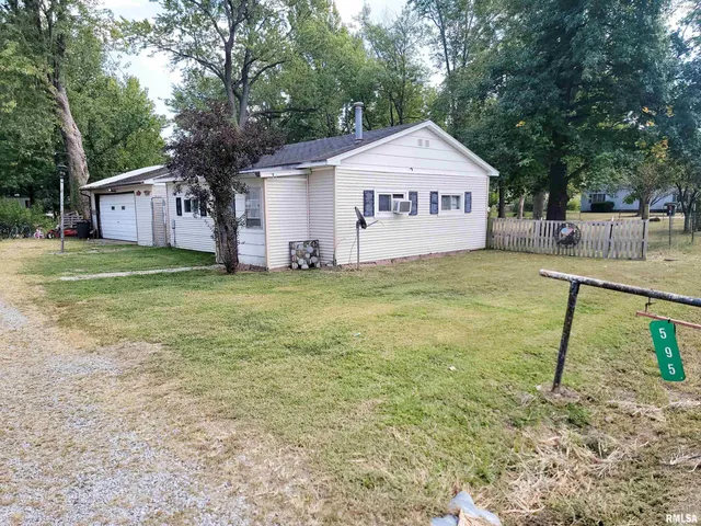 $45,000 | 595 West Street, Louisville, IL 62858