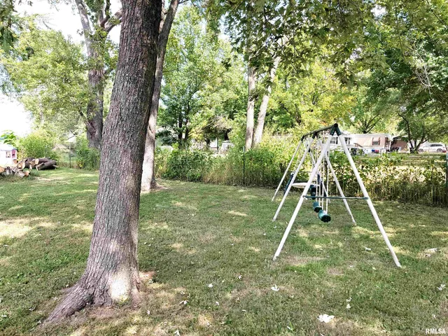 $45,000 | 595 West Street, Louisville, IL 62858