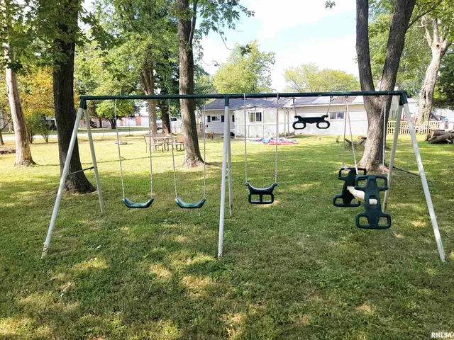 $45,000 | 595 West Street, Louisville, IL 62858