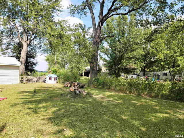 $45,000 | 595 West Street, Louisville, IL 62858